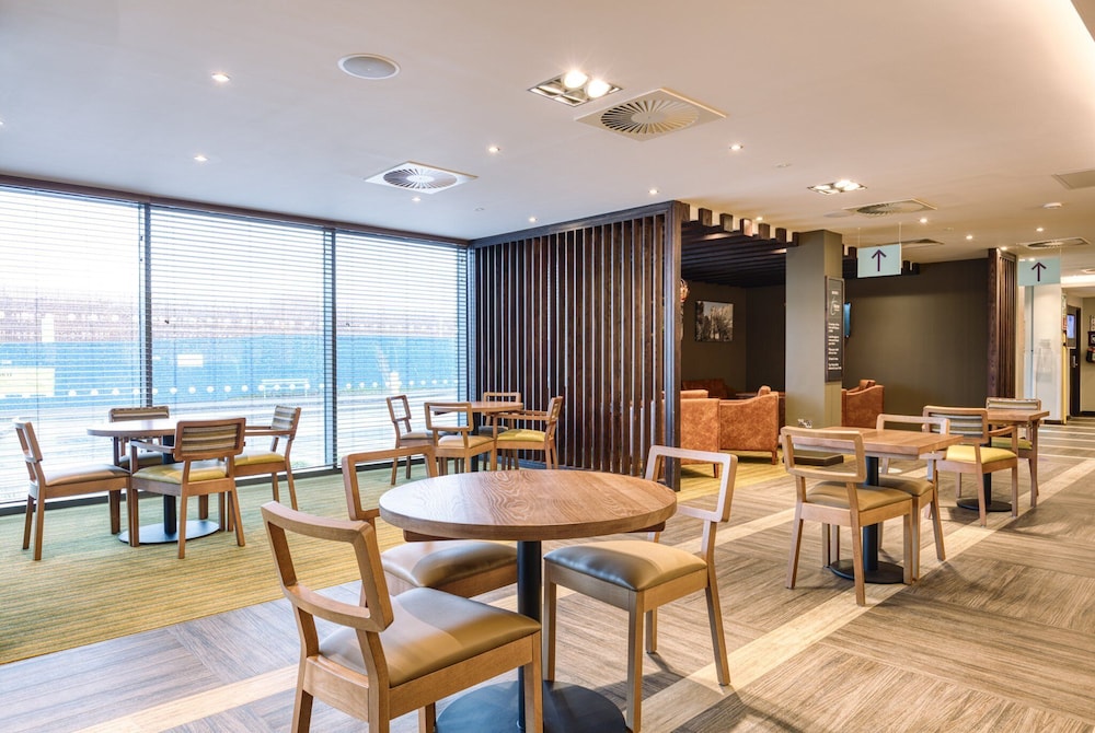 Premier Inn Wokingham Town Centre 3