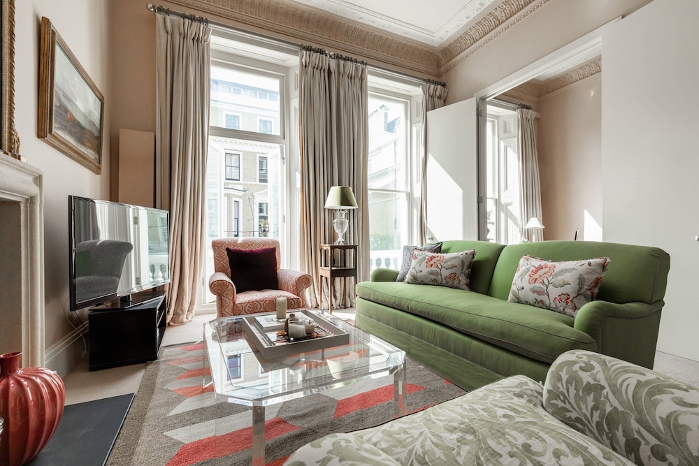 Southwell Gardens II by Onefinestay
