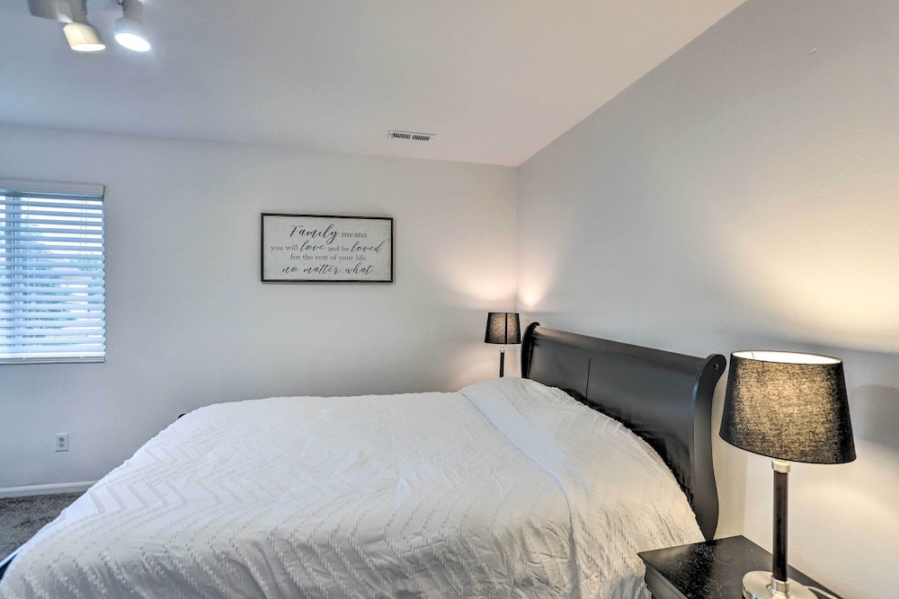 Welcoming Ohio Getaway < 9 Mi to Dtwn Toldeo! view 2