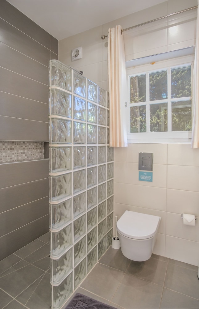 Vale Verde in Lagos With 6 Bedrooms and 4 Bathrooms