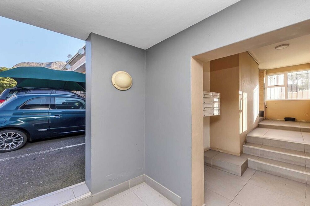 Cozy 2 Bedroom Apartment in Woodstock view 5