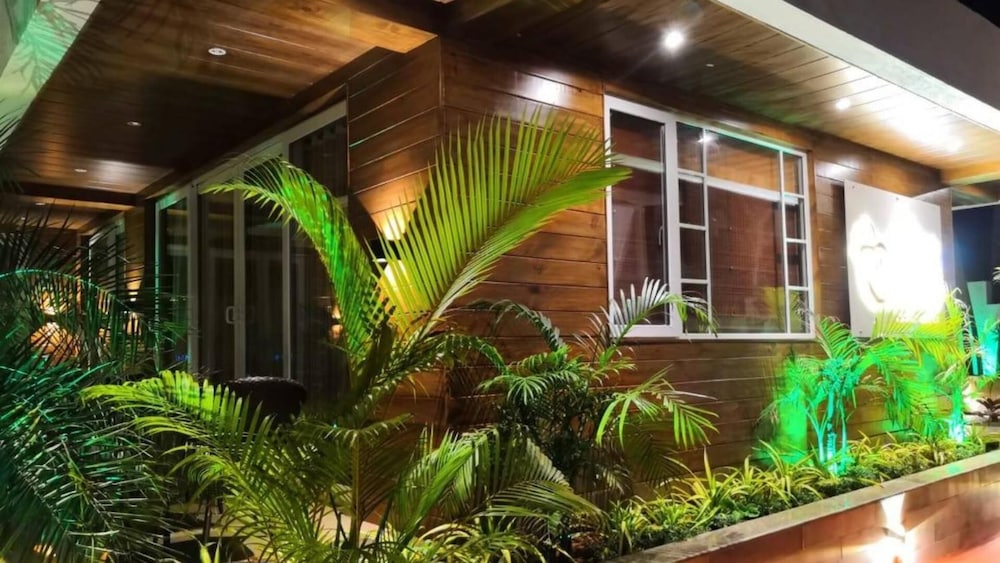 Shivers Oasis Luxury rooms view 4