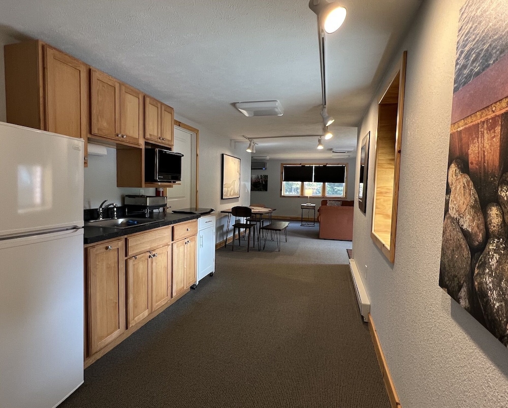 Tahquamenon Suites Lodging