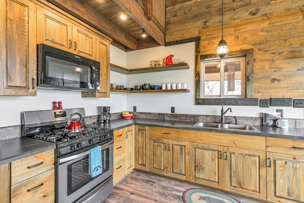 Hike, Hunt & Unwind: Mtn-view Cabin in Del Norte!