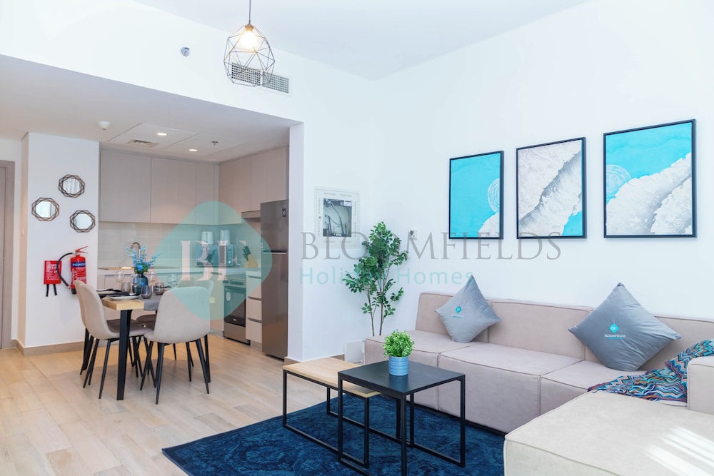 Bloomfields Fantastic 1BR in Waters edge