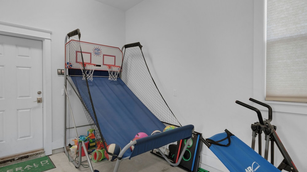 Modern Prominence Home ~ Game Room, 4 Bikes, Sleeps 13, Pet Friendly! view 3