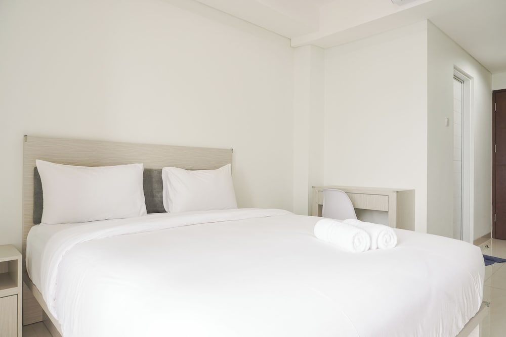 Fully Furnished Studio Apartment with Cozy Design Springwood Residence