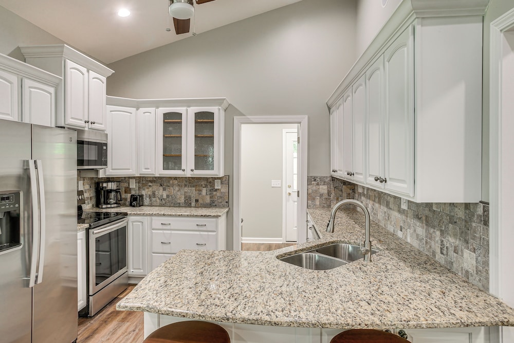 1/2 Mi to Kentucky Downs: Franklin Home w/ Patio!