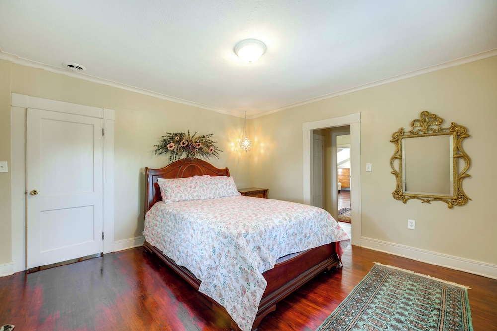 Near Lake Erie, Harbor & Parks: Conneaut Getaway!