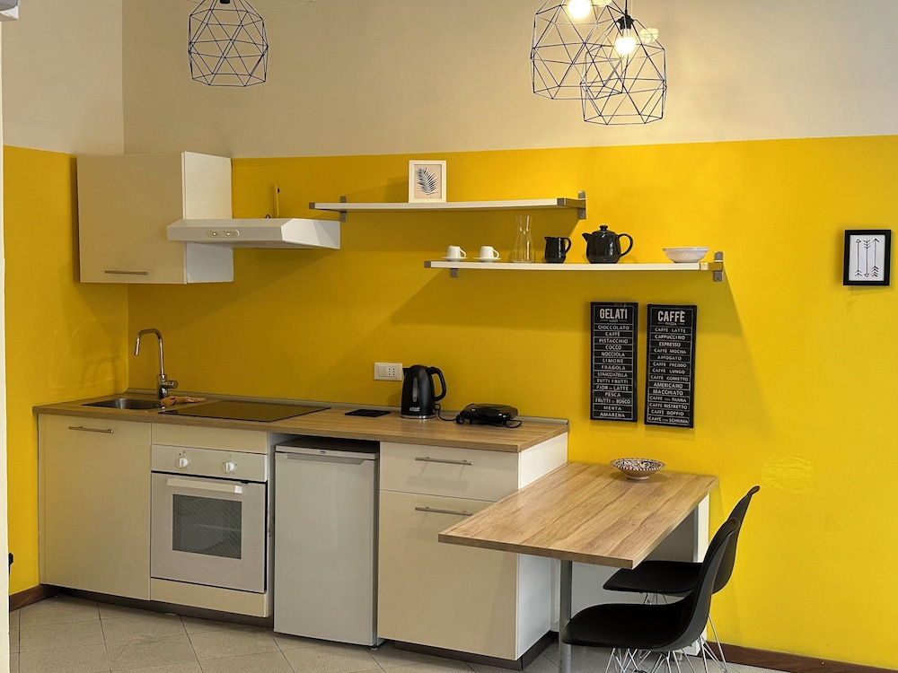 Station Apartment West