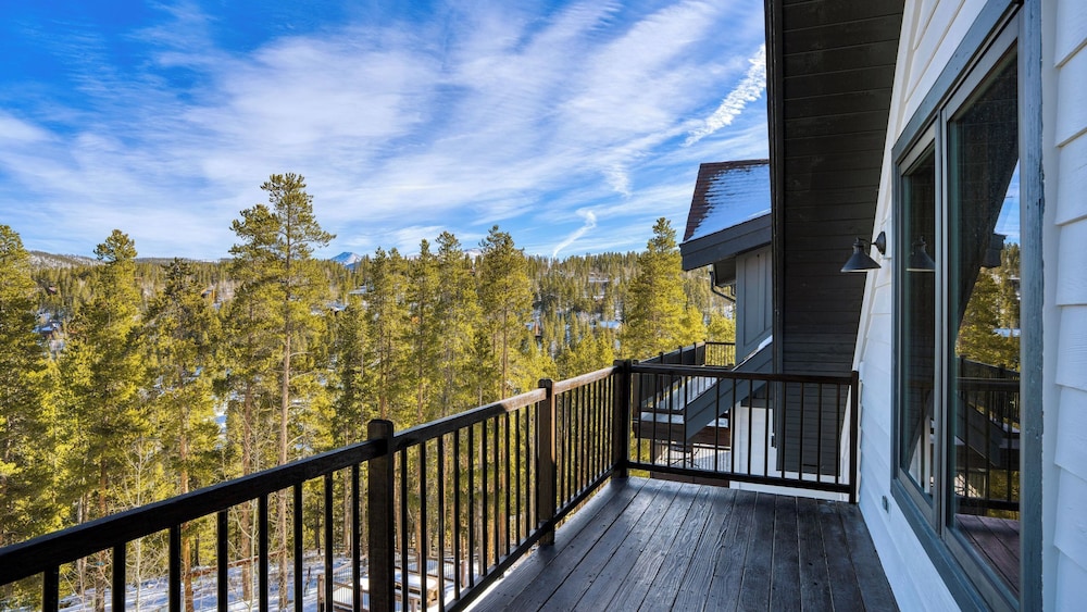 Skate Bowl, Hot Tub & Game Room Breckenridge Adventure Chalet by Avantstay