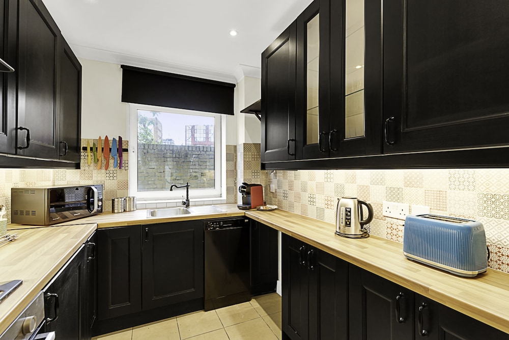 Charming Centrally Located Wimbledon Flat