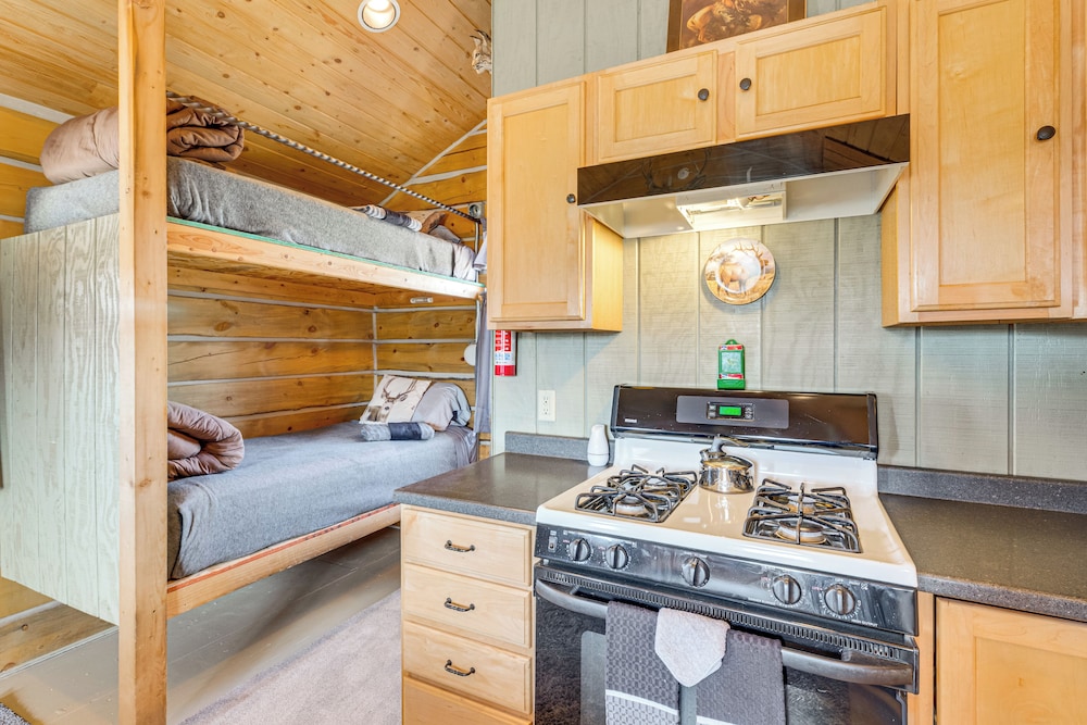 Sunset & Mtn Views: Rustic Colorado Retreat!