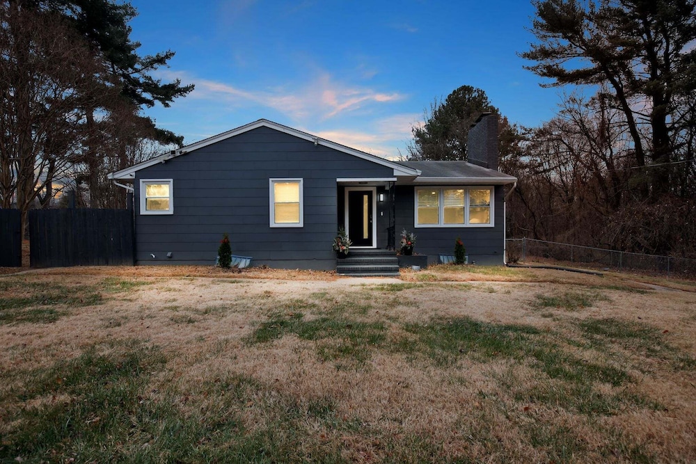 Stylish Hot Tub Retreat With Ping Pong 3 Bedroom Home