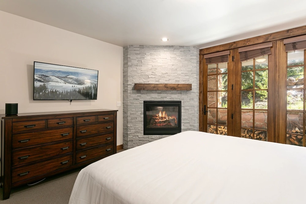 Stag Lodge at Deer Valley Resort - Four Bedroom Residence with Loft and Spa #29 4 Condo