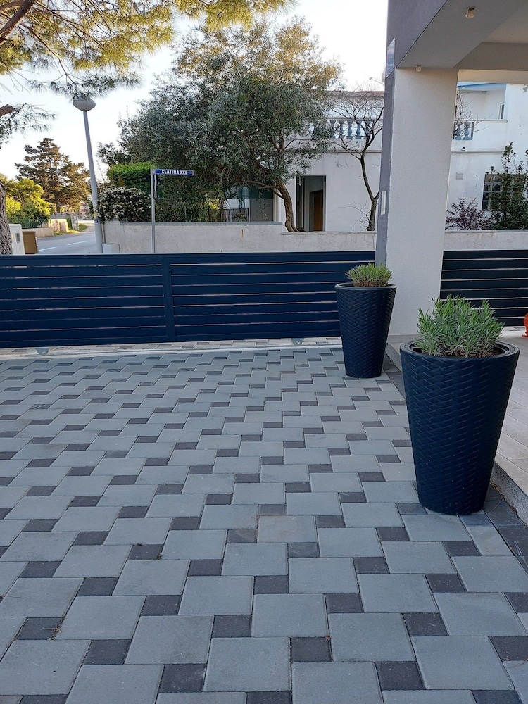 Apartment Villa Louminos view 2