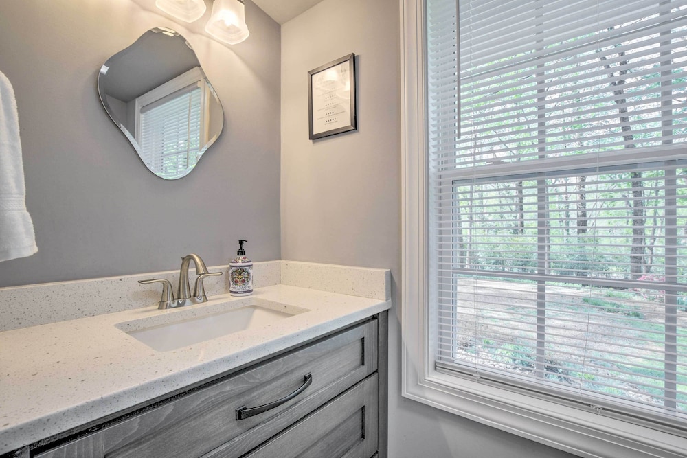 Bright Cary Home With Deck < 15 Mi to Raleigh! - Property Image 4