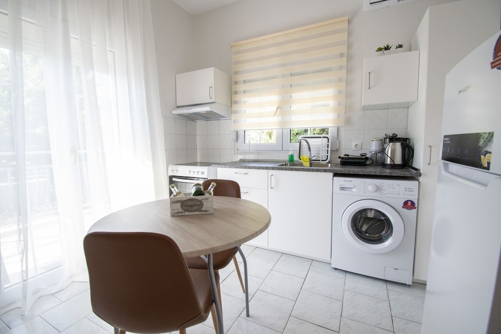 Forest View Apartment 2 by Rentalspro