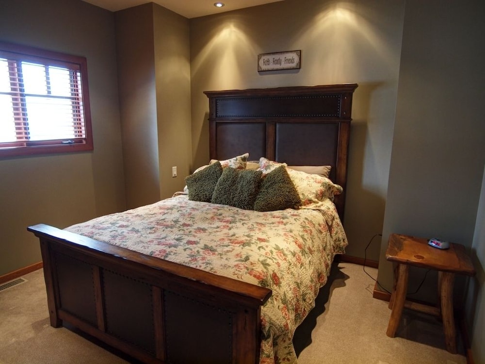 Mountain Town Properties Grey Wolf 5 - Image 3