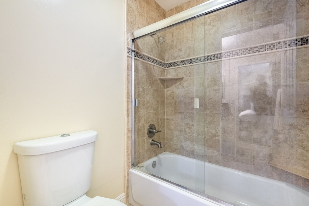 San Diego Vacations - Luxury San Diego House: Beach, Pool  Pet-friendly by Redawning - Property Image 7