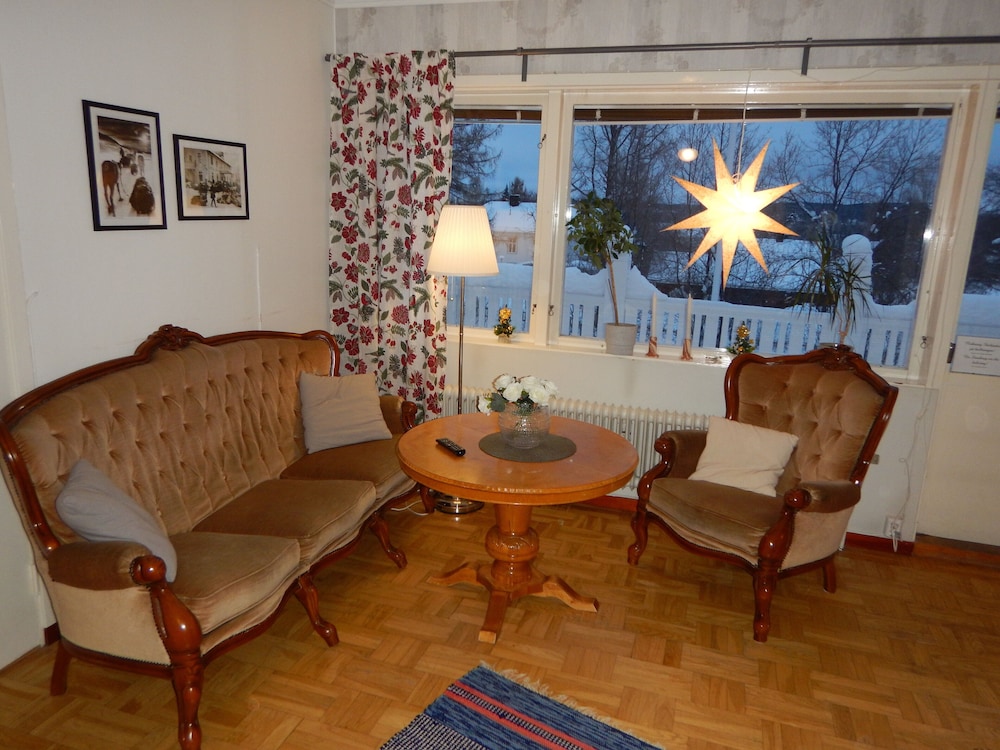 Jokkmokks Vandrarhem Åsgård