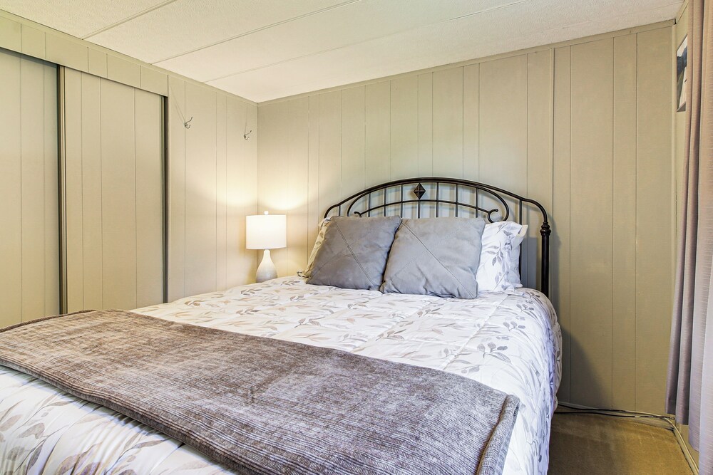 Lake Views & Fireside Bliss: Cecil Cottage w/ Yard