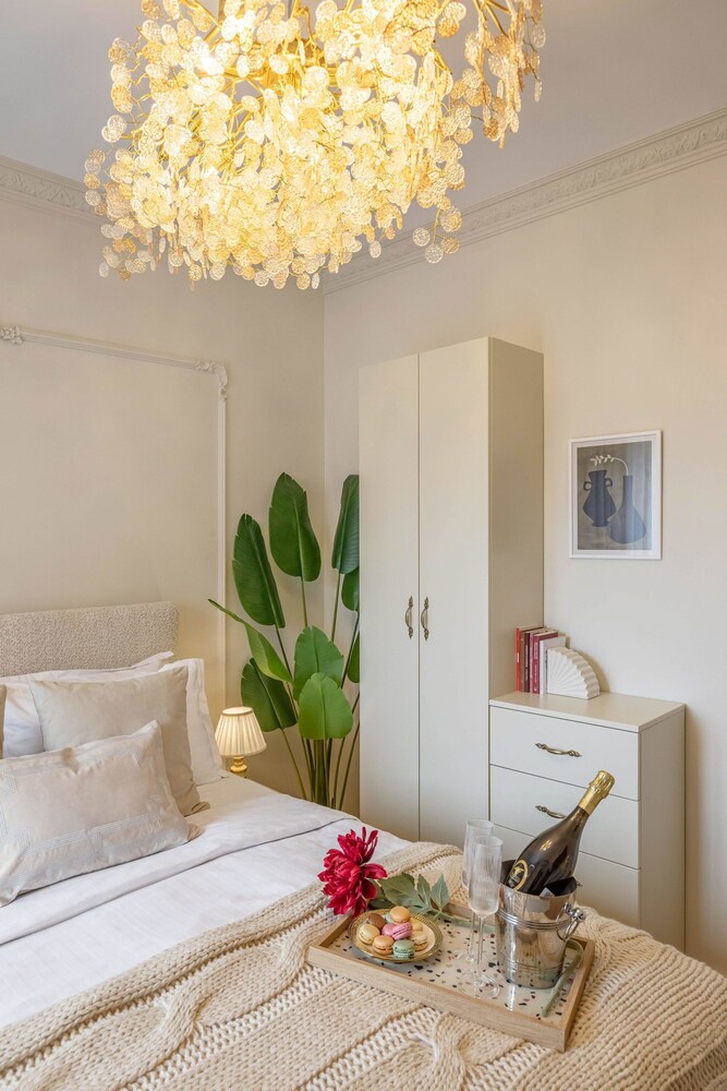 Maison Elysee - An Elegant Apartment in Piata Romana