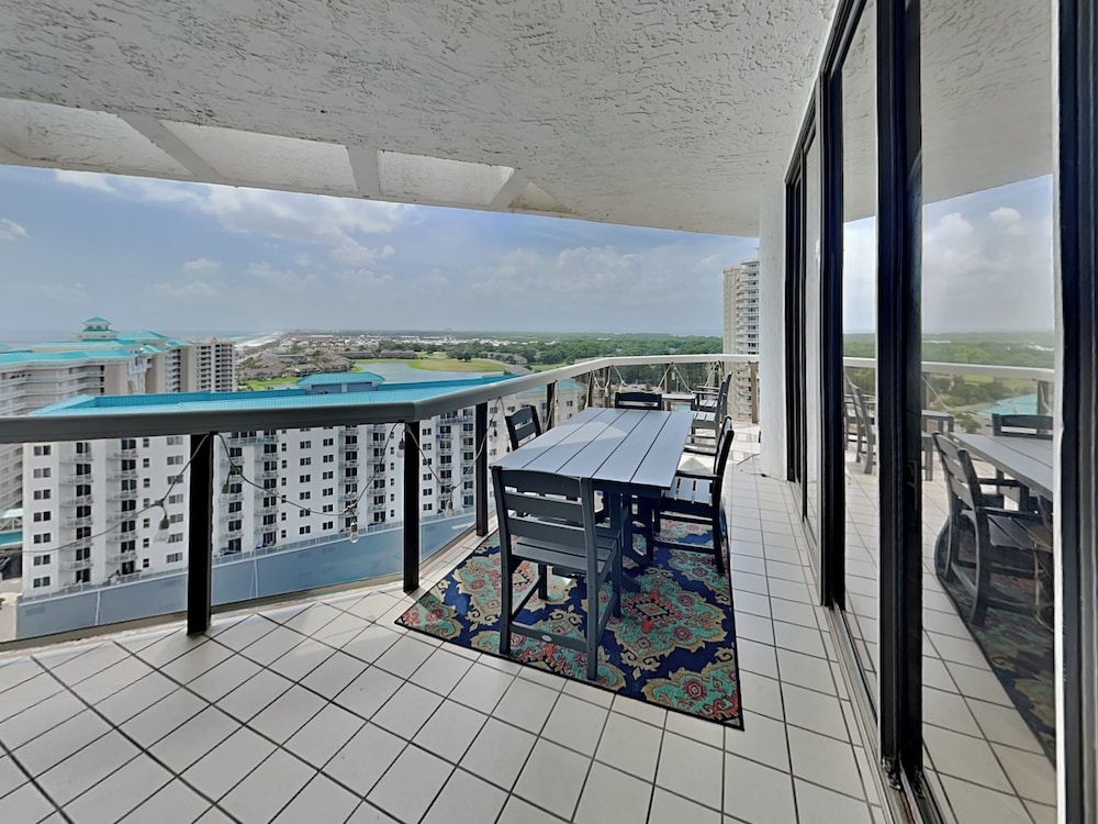 Surfside #1610 by Southern Vacation Rentals