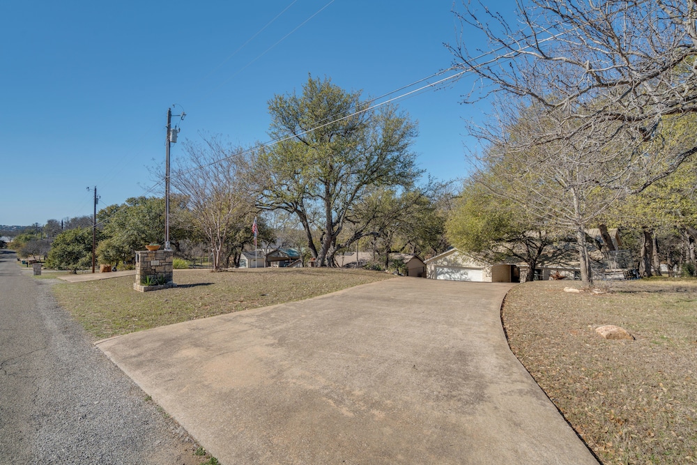 'pecan Creek Haus' Lake LBJ Retreat w/ Boat Dock!