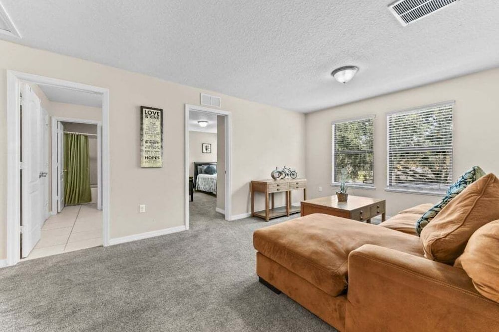 Spacious 6br Villa W/ Private Pool near Disney 6 Bedroom Villa