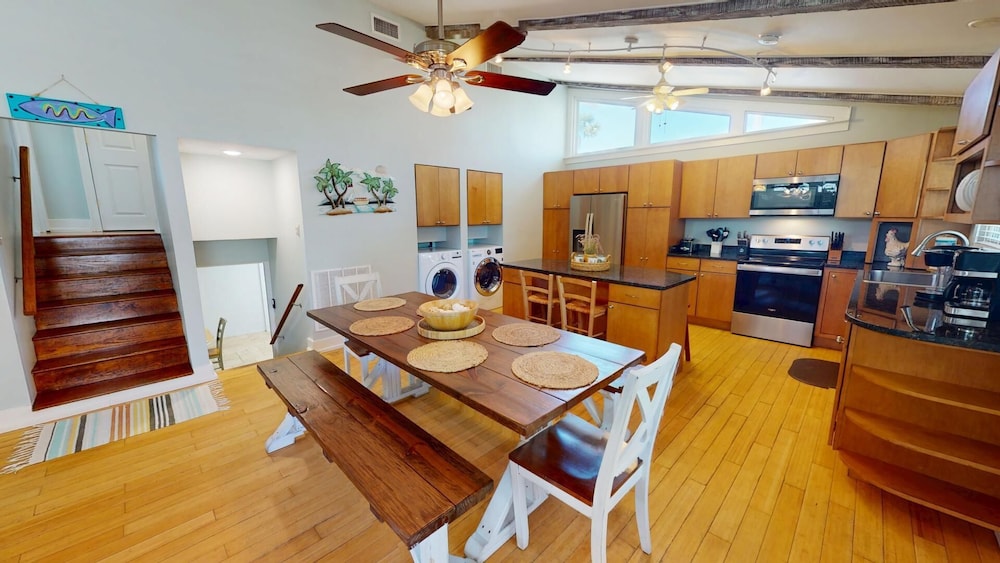 Peach on the Beach by Tybee Vacation Rentals
