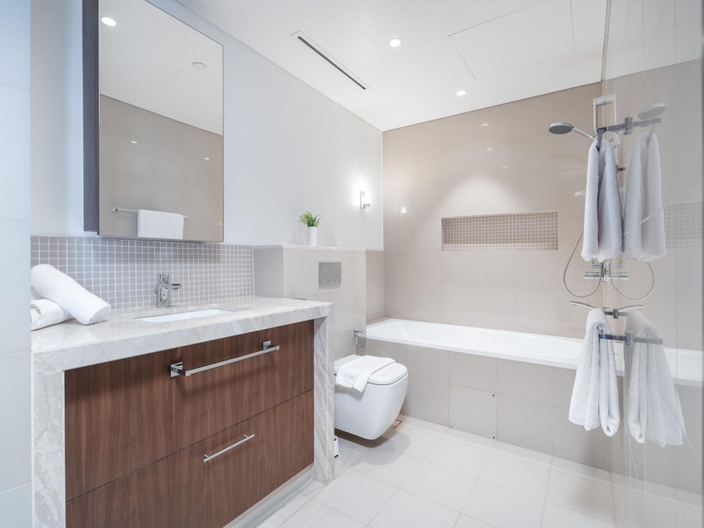 1BR Dlx City View Near Dubai Mall by Belvilla