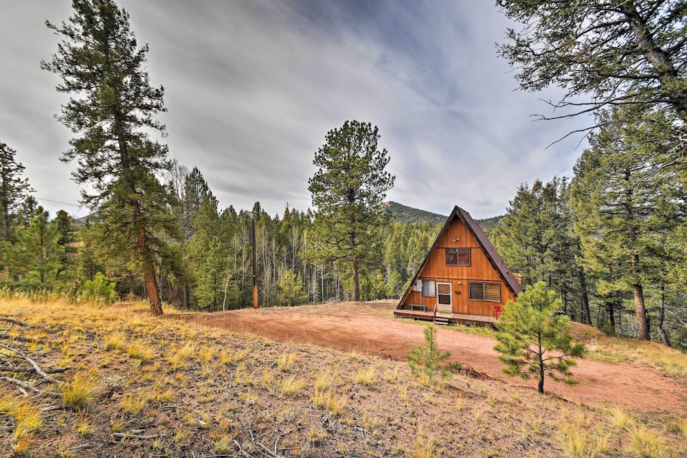 A-frame Cabin w/ Mtn Views: 4 Mi to Cripple Creek! view 3