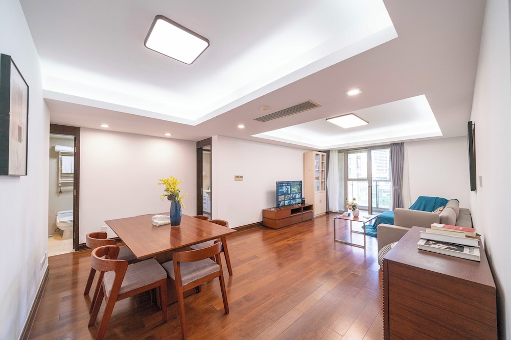 Tyms Premium 3BR 2BA Apt Walk to Metro
