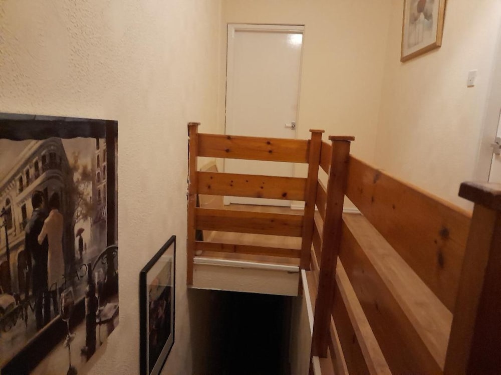 Immaculate 3-bed House in Middlesbrough With Wifi view 2