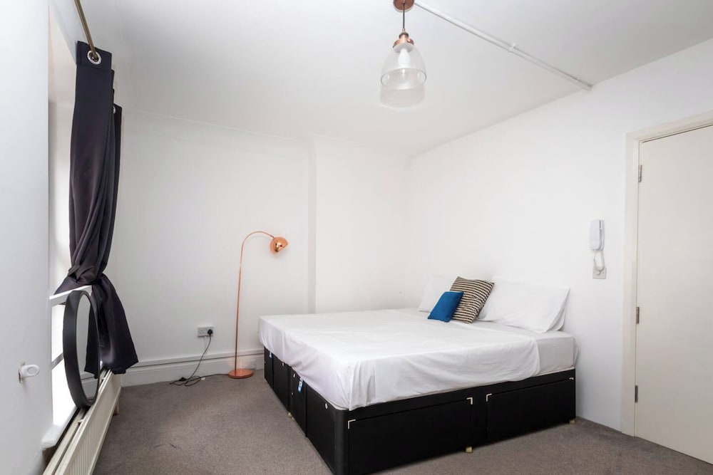 Spacious 1BD Flat 2 Mins to Hyde Park - Mayfair!