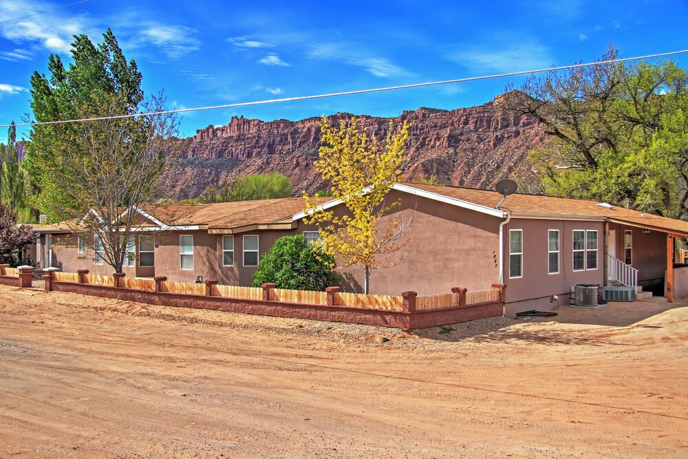 'rustic Retreat' Moab Townhome w/ Grill & Fire Pit in Moab, US