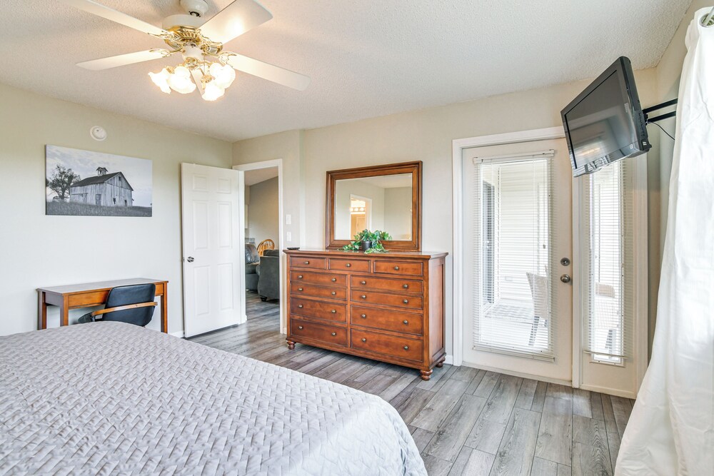 1 Mi to 76 Strip: Family Condo in Branson!