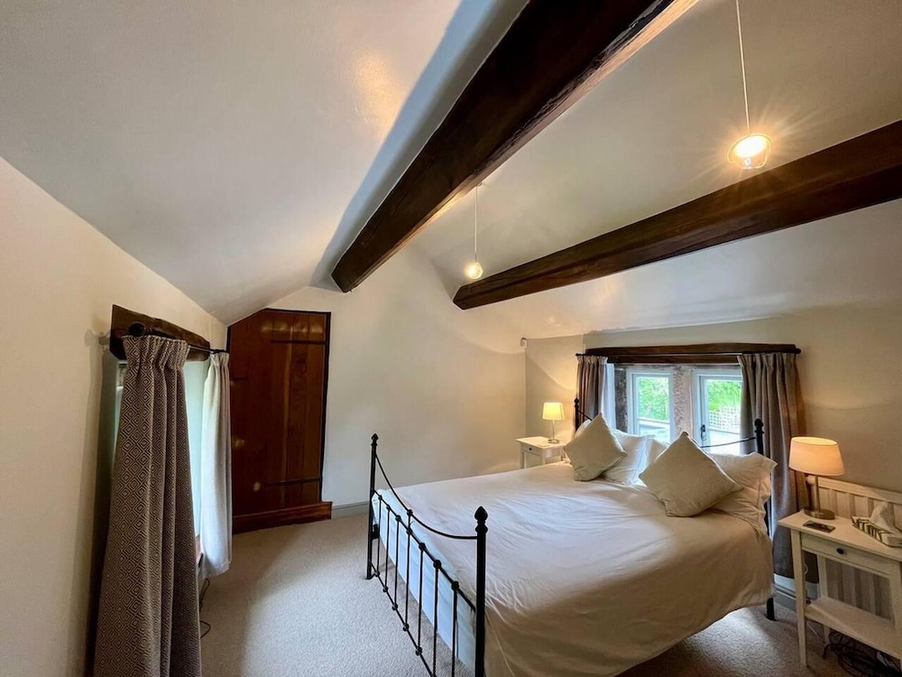 Beautiful and Spacious Peak District House view 5
