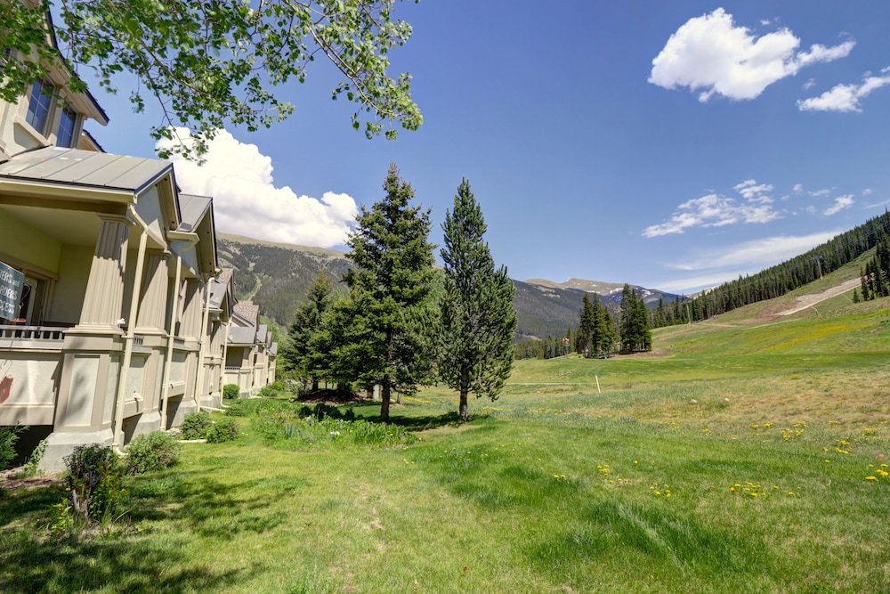 Summit County Vacations - Newly Renovated, Slope-Side Walk-In Walk-Out, Top Floor, Views of Ten Mile Range - ER4 by Redawning - Property Image 10