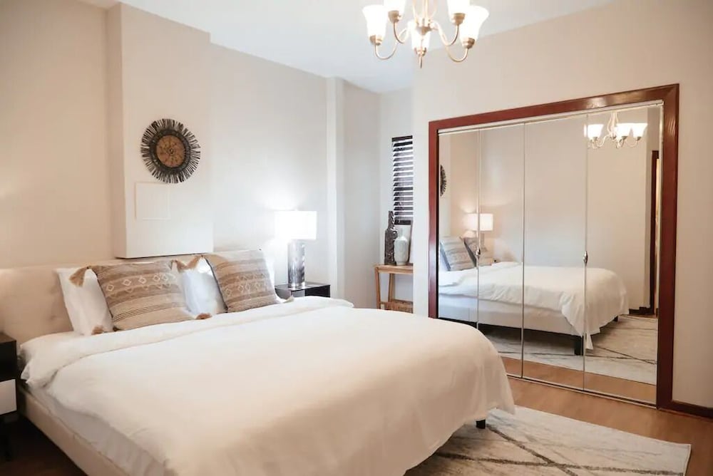 2BR Apt - Central Modern