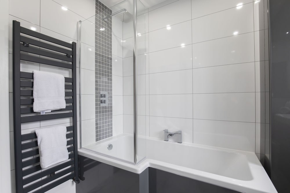 Elliot Oliver- Superior 6 Bedroom House With Hot Tub And Log Burner