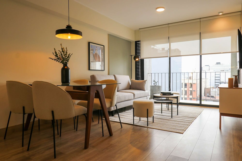 w Grandiose 2BR w Great Balcony in Miraflores