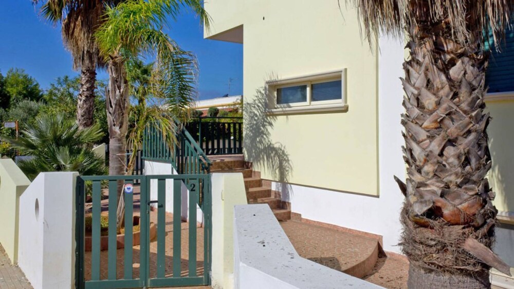 Apartment Torre Suda 1 - 7 Beds Just a few Meters From the sea