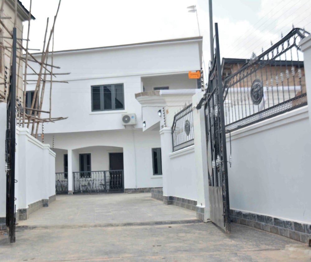 Slim Anyaiwe Apartments