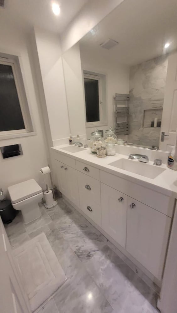 3 Bedroom, Sleeps 6, Free Parking
