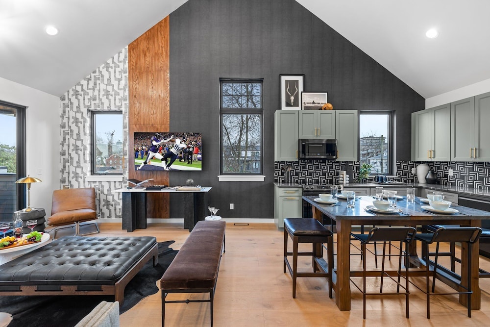 Modern Cowboy - Private Balcony - Mins To Broadway