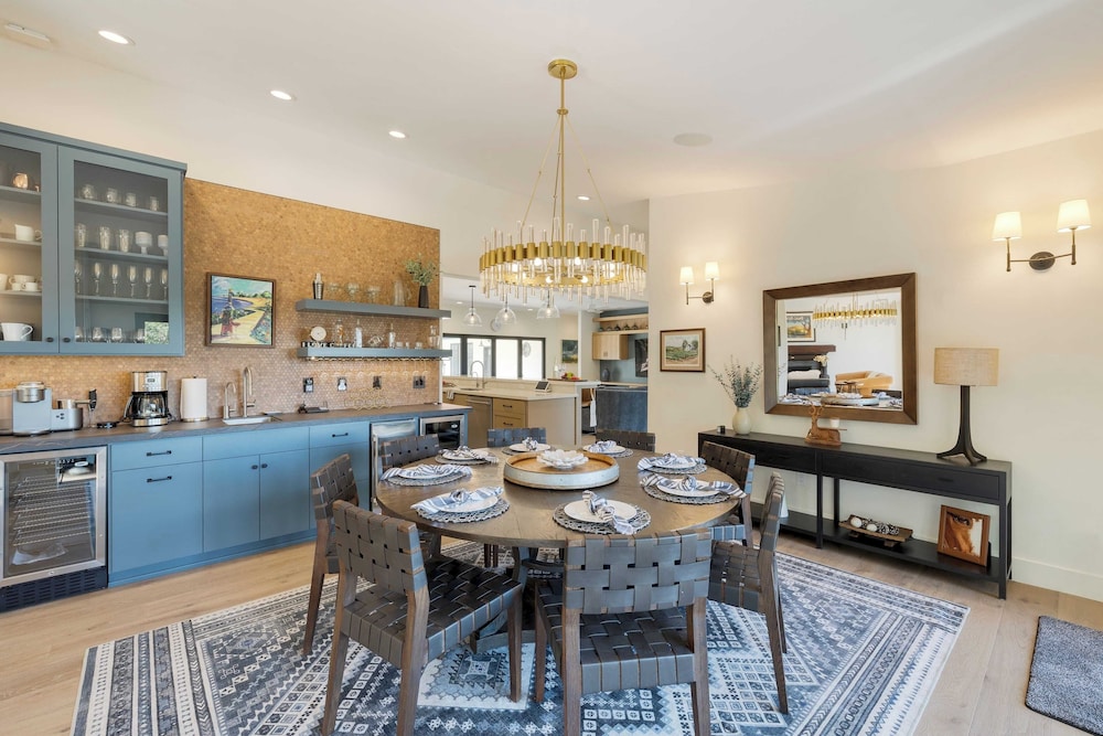 Rancho Robles by Avantstay Vineyard Villa w/ Views, Pool & Privacy