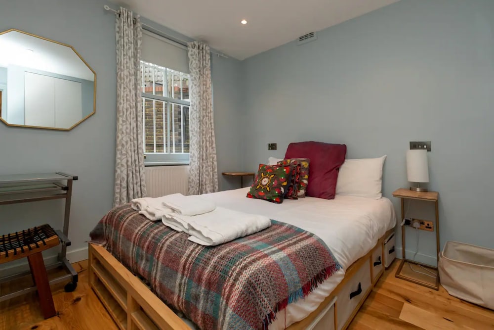 Snug 2BD Flat in Ladbroke Grove