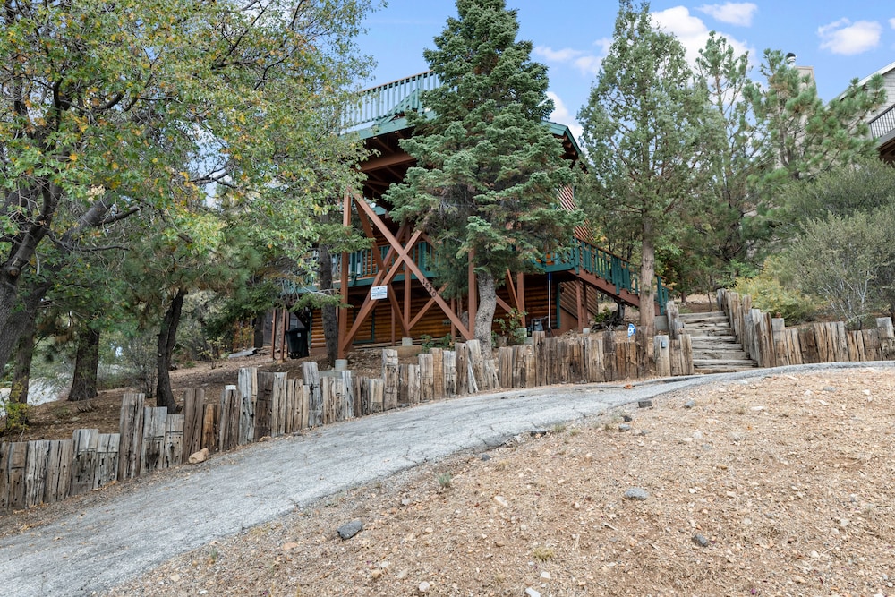 Wolf View Lodge